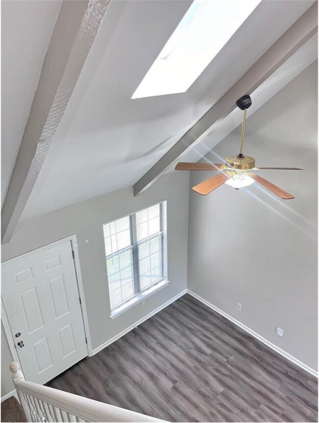 Foto del edificio - 421-421 Spring Ave