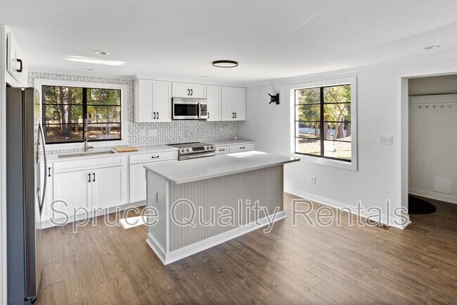 Foto del edificio - 7700 Humie Olive Rd