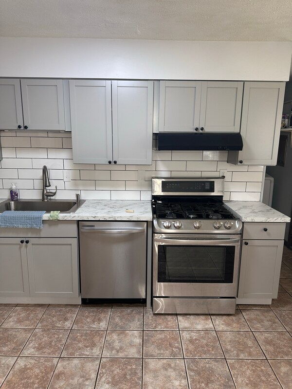 Foto del edificio - 388 Gamewood Dr