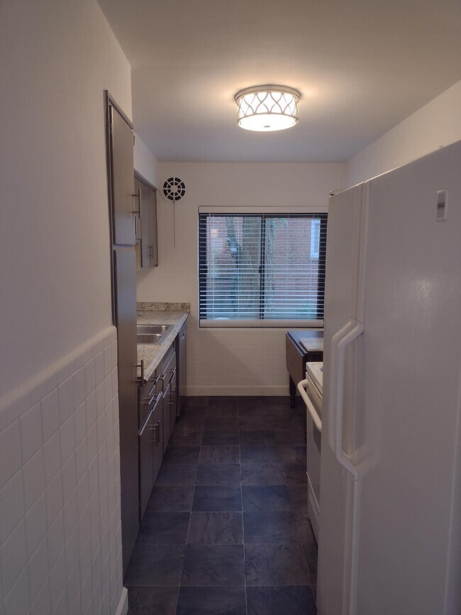 Kitchen - 5702 Doerger Ln