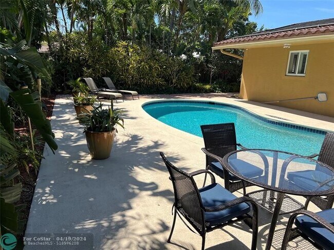 Foto del edificio - 2100 NE 57th St