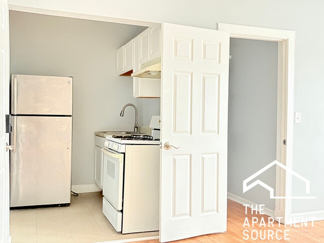 Building Photo - 6226 S Western Ave