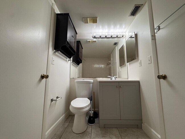 Foto del edificio - 5055 Wiles Rd