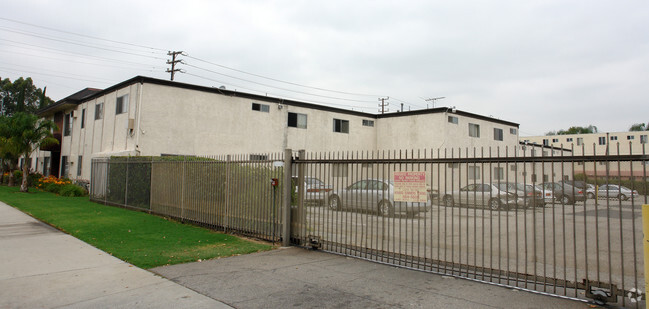 Foto del edificio - 5900 Reseda Blvd