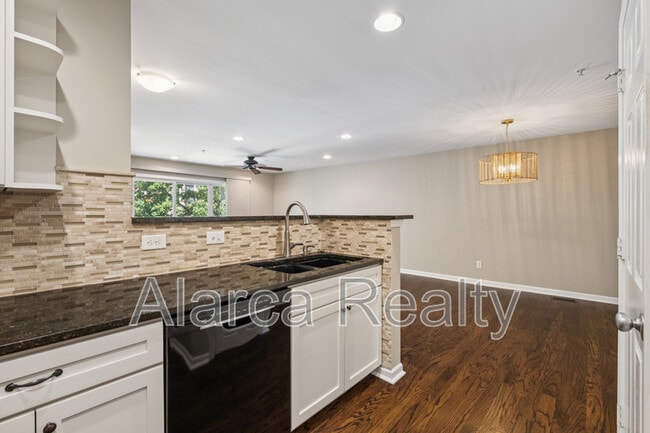 Building Photo - 647 Raphael Place