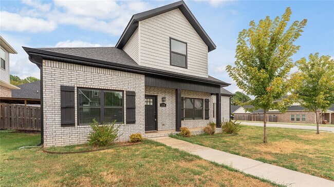 Foto del edificio - 334 W Kinniburgh Dr