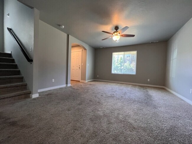 Foto del edificio - Beautiful Home Tucked In A Great Neighborh...