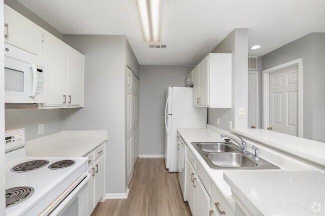 2HAB, 2BA - 980 pies cuadrados - ADA - Cocina - The Aria
