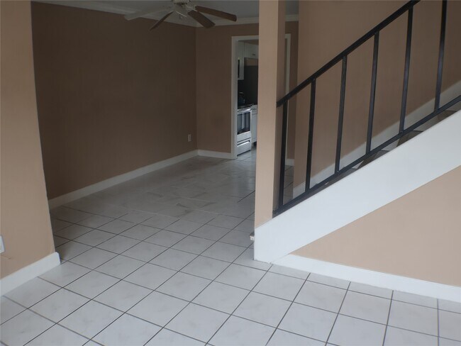 Foto del edificio - 7700 Creekbend Dr