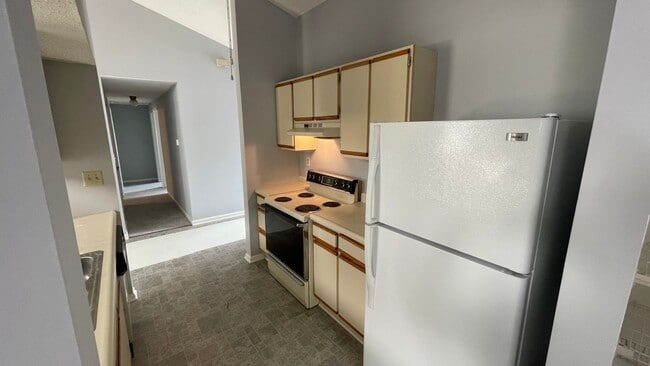 Building Photo - Chesterfield Rancher with Open Concept