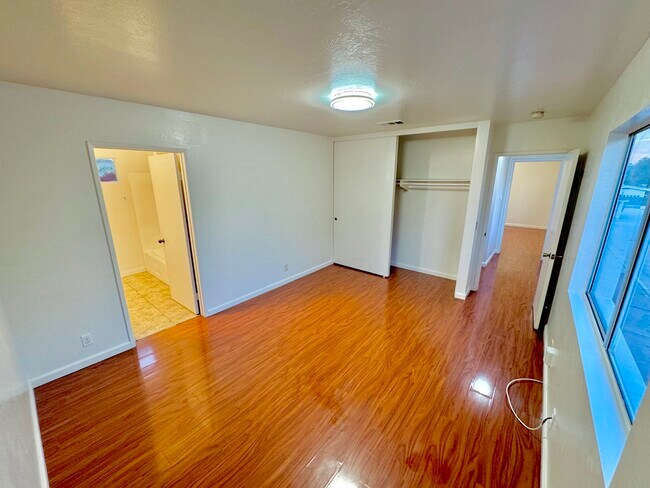 Foto del edificio - 7309 Central Ave