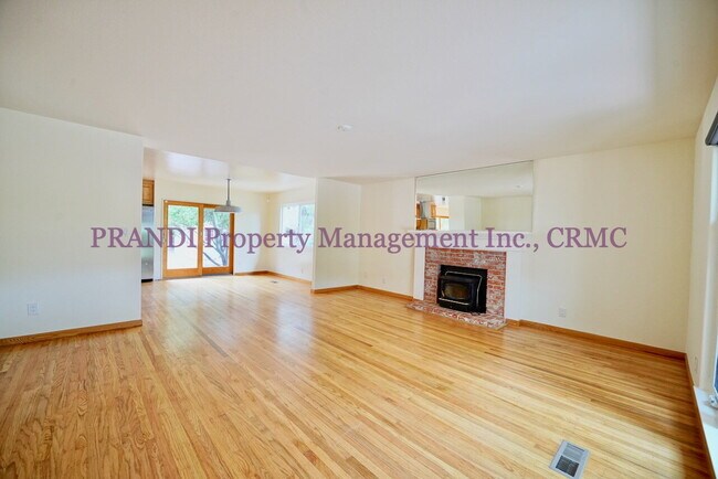 Building Photo - "Charming 4-Bed, 3-Bath Sanctuary in San R...
