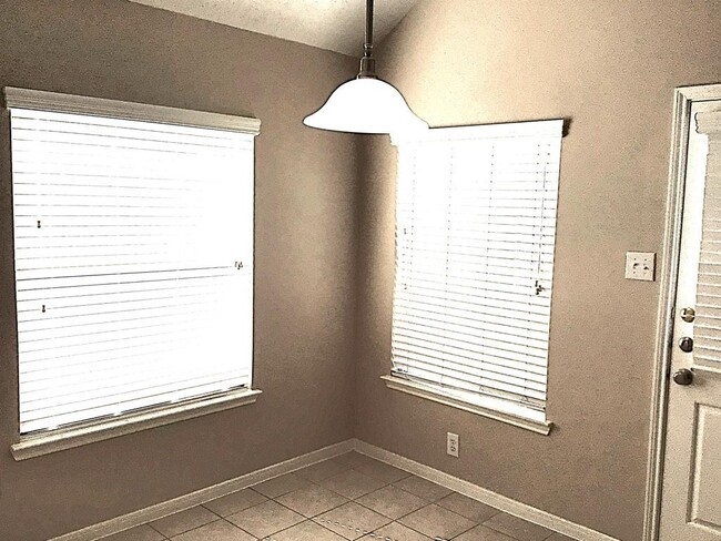 Building Photo - 12718 Benton Park Ln