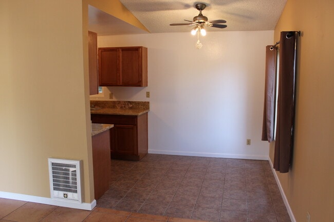 Área de comedor - 5217 Jefferson Sq