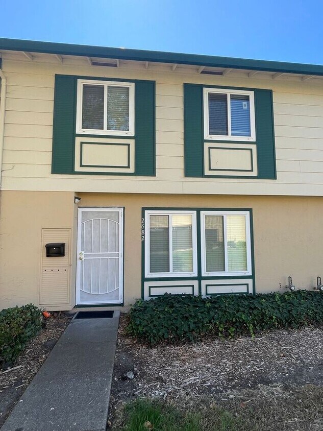 Foto principal - Great 3 Bedrooms 1.5 bath
