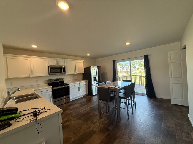 Foto del edificio - Spacious & Partially Furnished 5-Bedroom Colonial in Allendale's Maple Pond Community