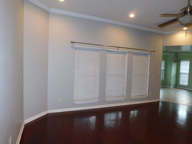 Foto del edificio - 3 bedroom in Crestwood S/D