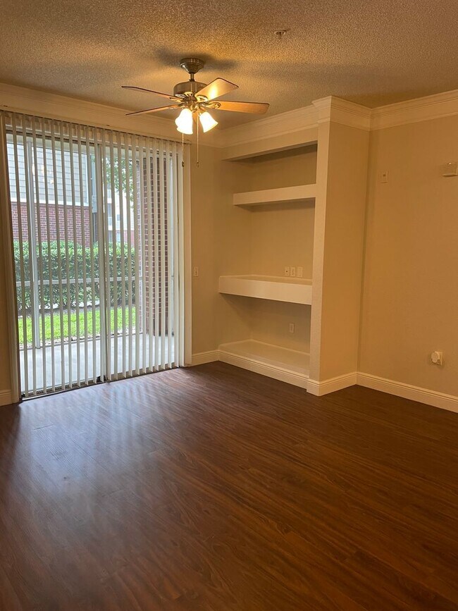 Foto del edificio - 1/1 Ground Floor Unit  -- Basic Internet, ...