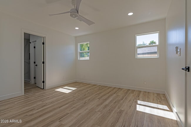 Building Photo - 3035 E Heatherbrae Dr