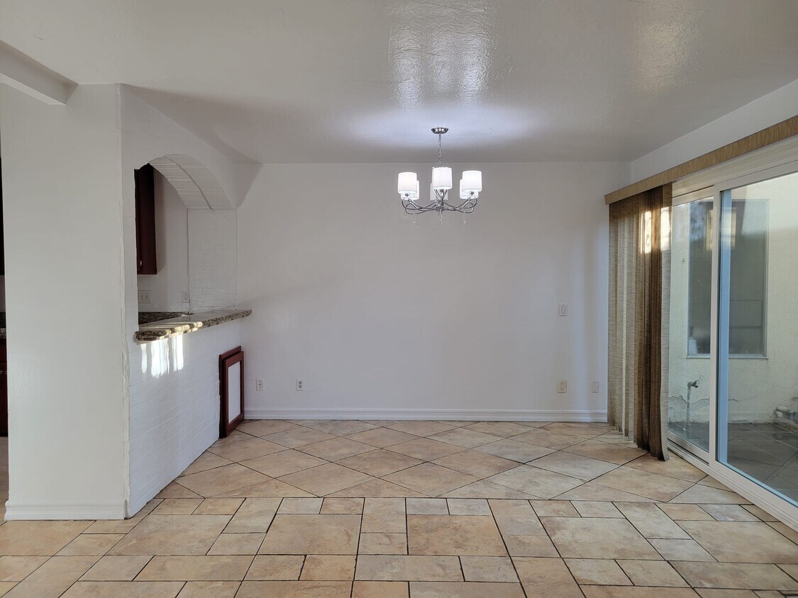 Primary Photo - 15542 Sherman Way