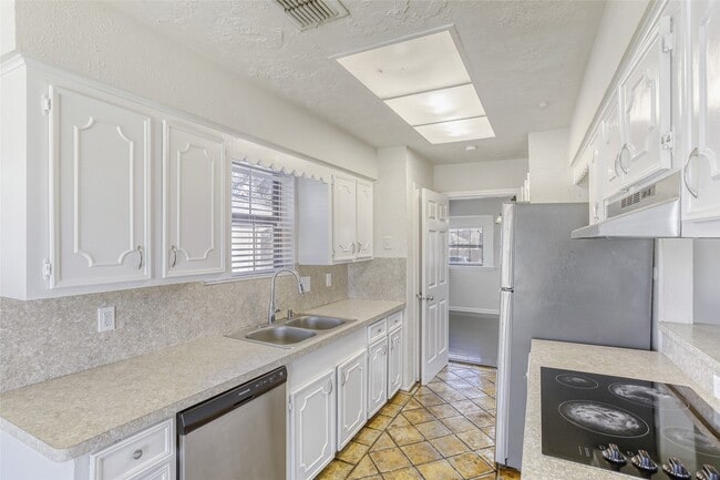 Foto del edificio - 7003 Oak Bough Dr