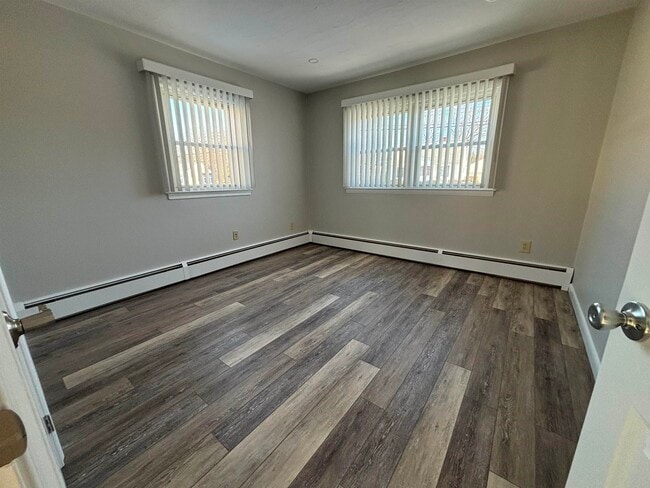 Building Photo - 36 Larch St