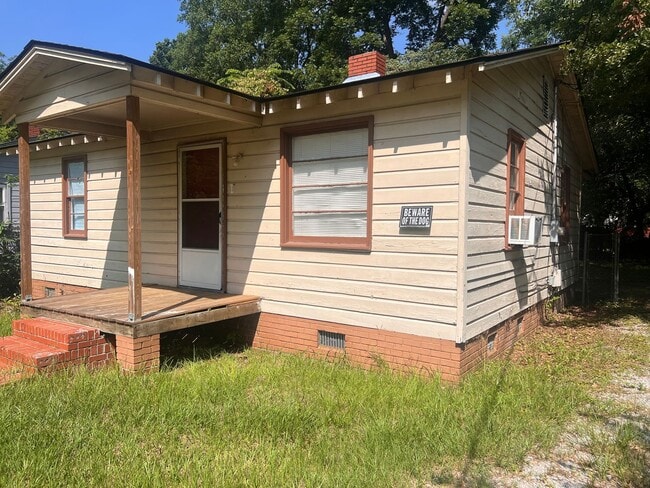 Building Photo - Two bedroom /One bath house