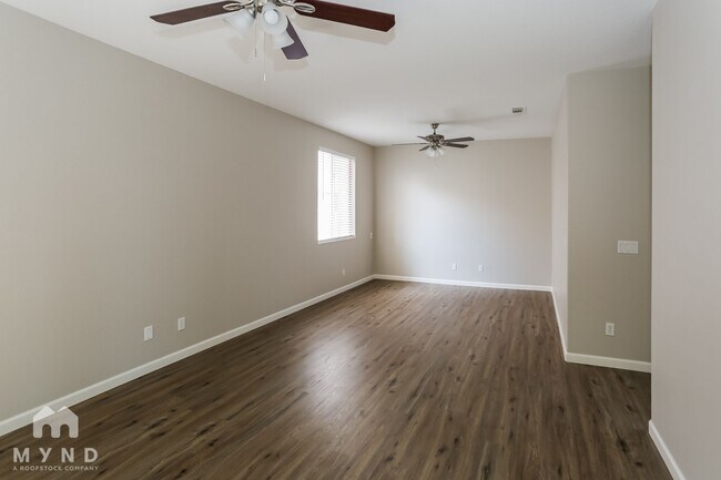 Foto del edificio - 6850 S 26th St