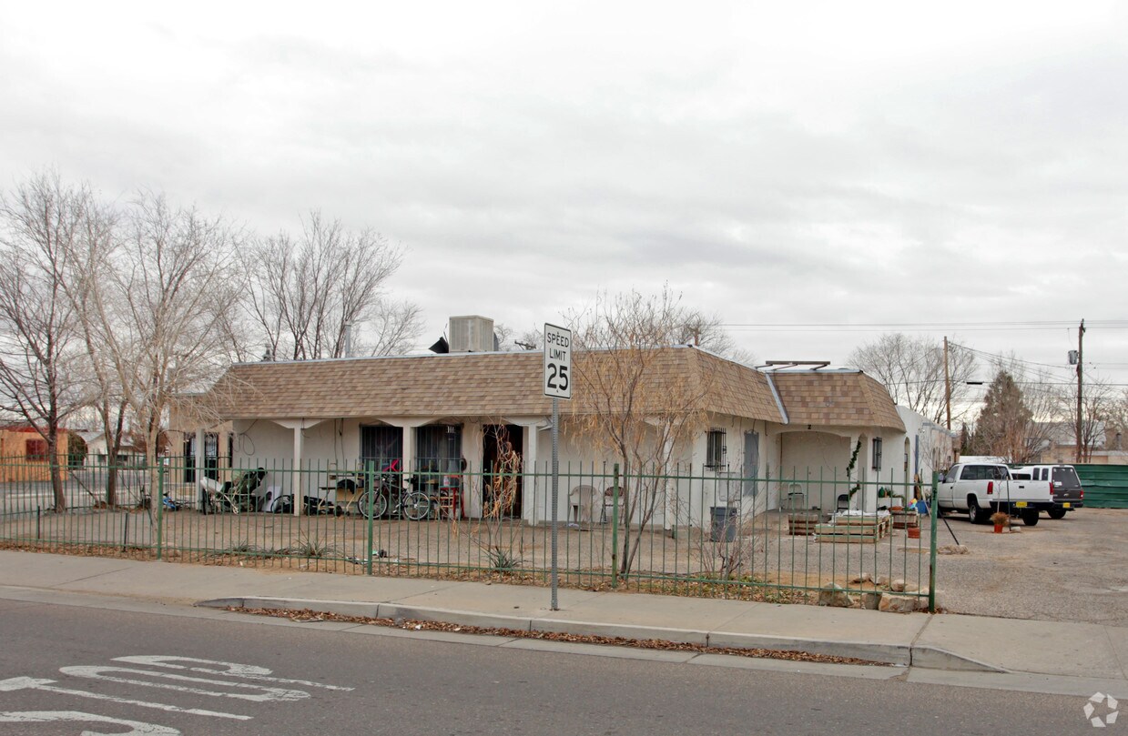 Building Photo - 1016 Coal Ave SW