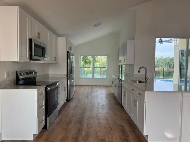 Building Photo - 4 Bedroom Pool Home for Rent