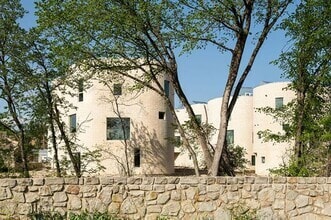 Building Photo - 310 Blackland Ct