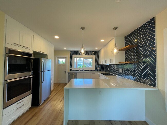 Foto del edificio - Beautiful Craftsman 5 bed + Office / 3 bat...