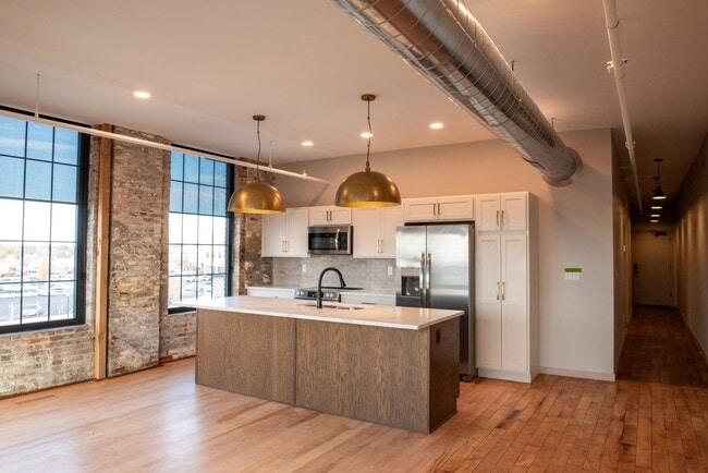 Building Photo - View 21