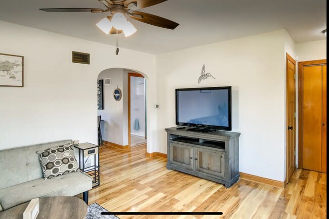 Foto del edificio - 115 E 13th St