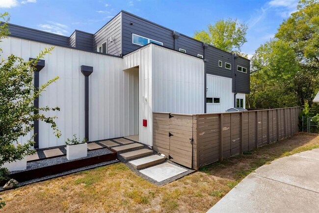 Building Photo - 2706 Wilson St