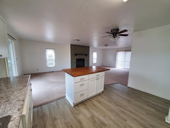 Foto del edificio - 8775 Shore Dr