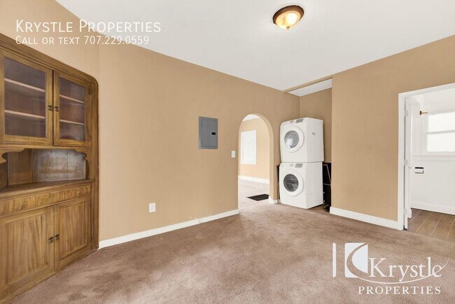 Building Photo - Lovely freshly painted home, Central A/C a...