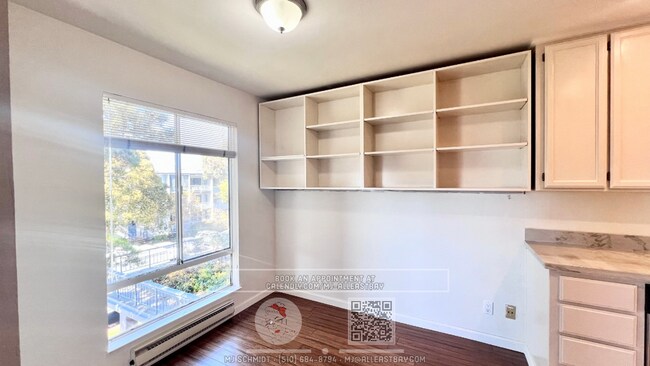 Foto del edificio - Beautiful large 1 bedroom with Hardwood la...