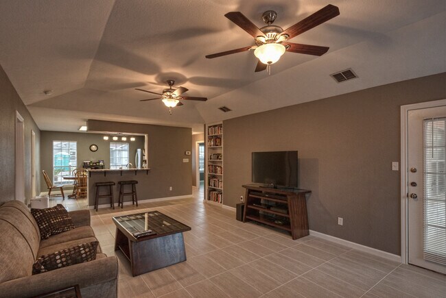 Foto del edificio - 13973 Jacktar - 3 Bed/ 2Bath - $2095/month