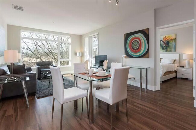 Building Photo - 908 Rich Ave