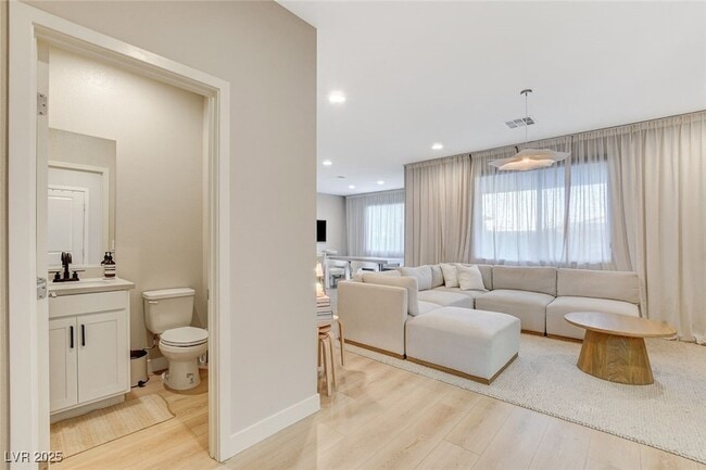 Foto del edificio - 9716 Jade Rise Ave