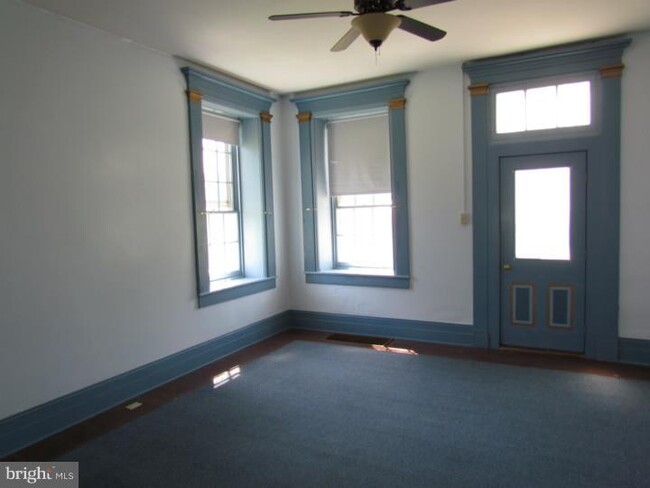 Building Photo - 109 E Main St