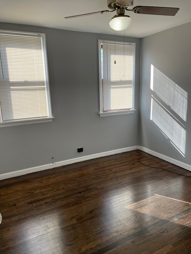 Foto del edificio - 7508 W Belmont Ave