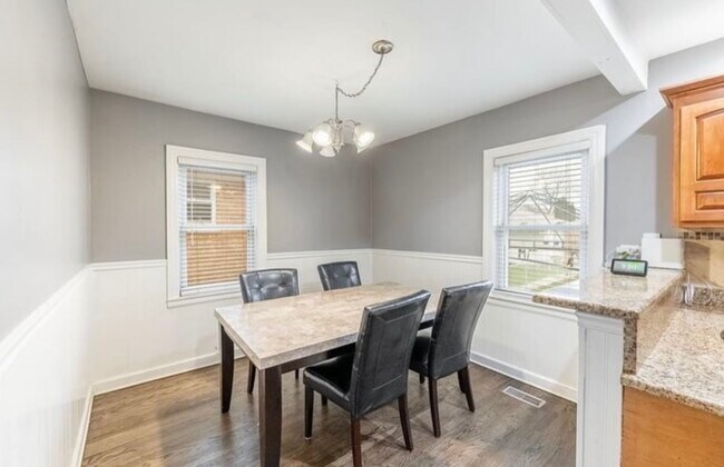 Foto del edificio - 5041 S Leamington Ave