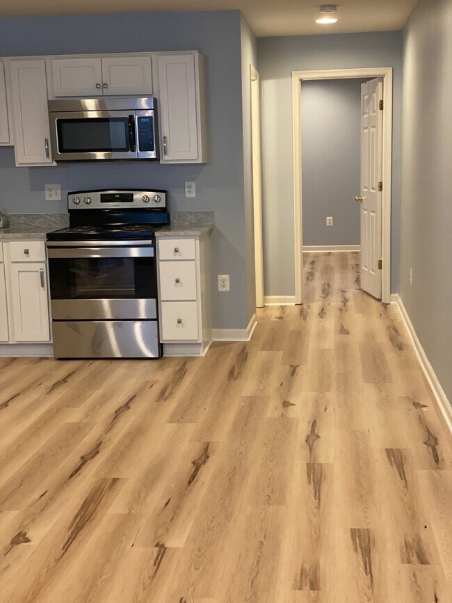 Building Photo - 9316 Laurel Oak Dr