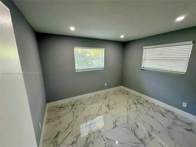 Foto del edificio - 810 NW 40th St