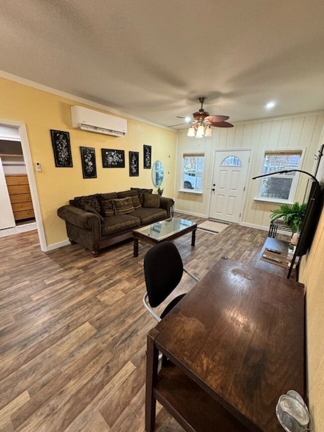 Building Photo - SHAS2352