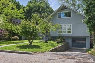 40 S Ferris St