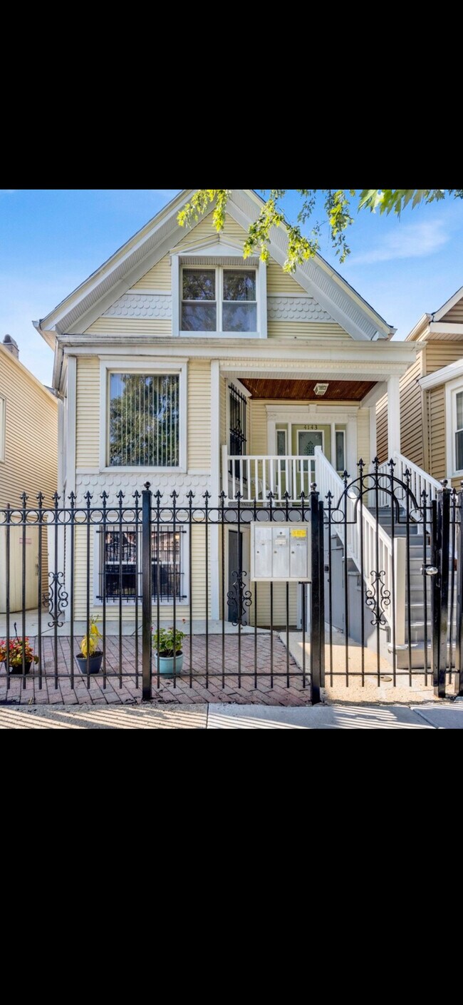 Foto del edificio - 4143 W Roscoe St