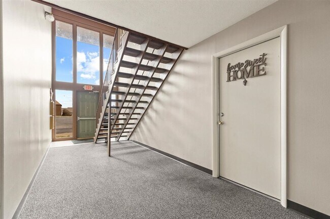 Building Photo - Evansville, Indiana*** 2 Bed 1 Bath $1079....